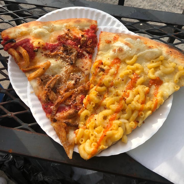 review photo of Screamer's Pizzeria Curly Fry Slice And Mac & Cheese Slice shared by @jrororo on 04 Oct 2020 - review