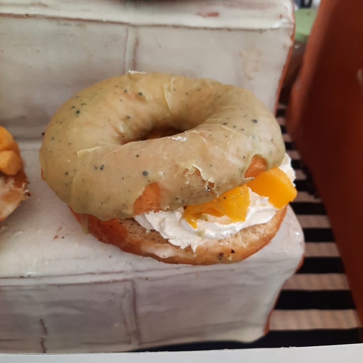 photo of The Moody Donut Peachy matcha shared by @uvazombie on  16 Apr 2022 - review
