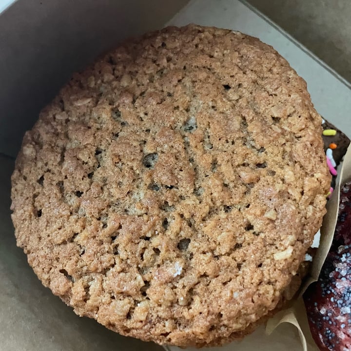 photo of Make Believe Bakery Whoopie Pie shared by @thevagrantvegan on  10 Jun 2022 - review