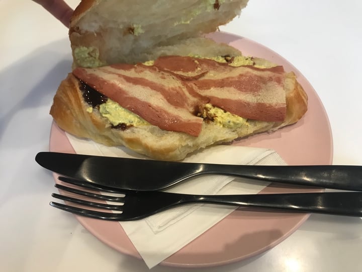 photo of Weirdoughs (Temporarily Closed) Beacon and egg croissant shared by @katharinakk on  03 Mar 2020 - review