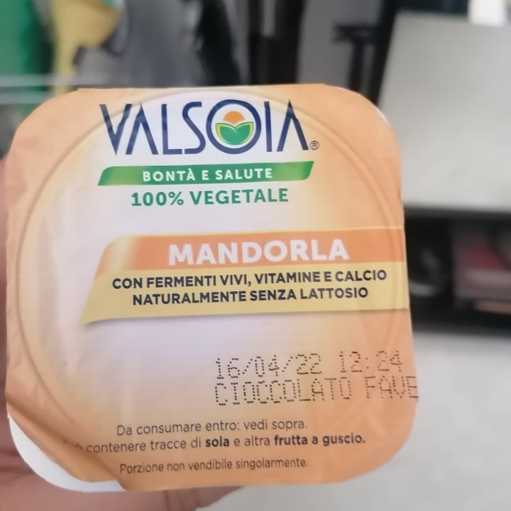 review photo of Valsoia Yogurt Mandorla - Cioccolato e fave di cacao shared by @frullu on 06 Jun 2022 - review