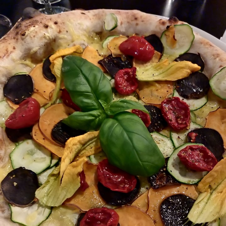 review photo of DOPE Flower Blossom Pizza shared by @alessandrabi on 24 Apr 2022 - review
