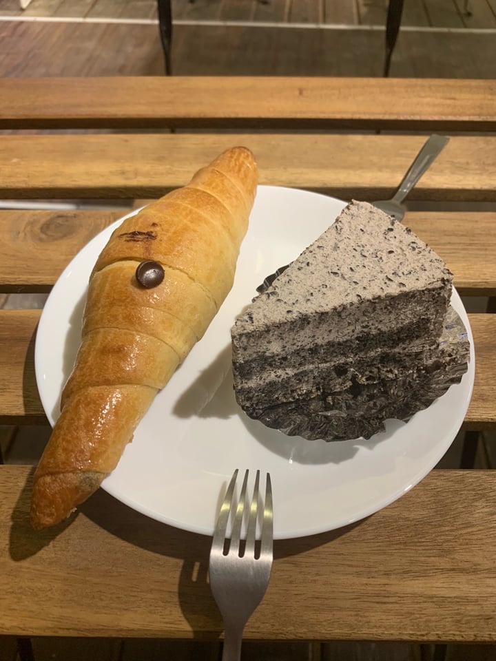 photo of 嬉皮麵包 HIP PUN Sesame Mousse Cake shared by @papilio on  22 Aug 2019 - review