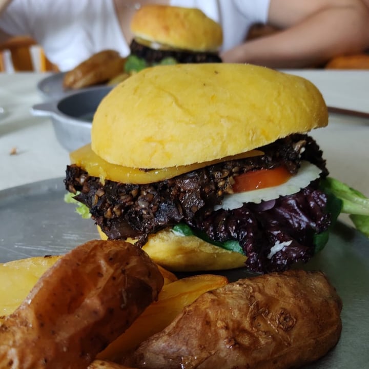 photo of Nutrilavie Mushroom burger shared by @valendono on  12 Dec 2021 - review