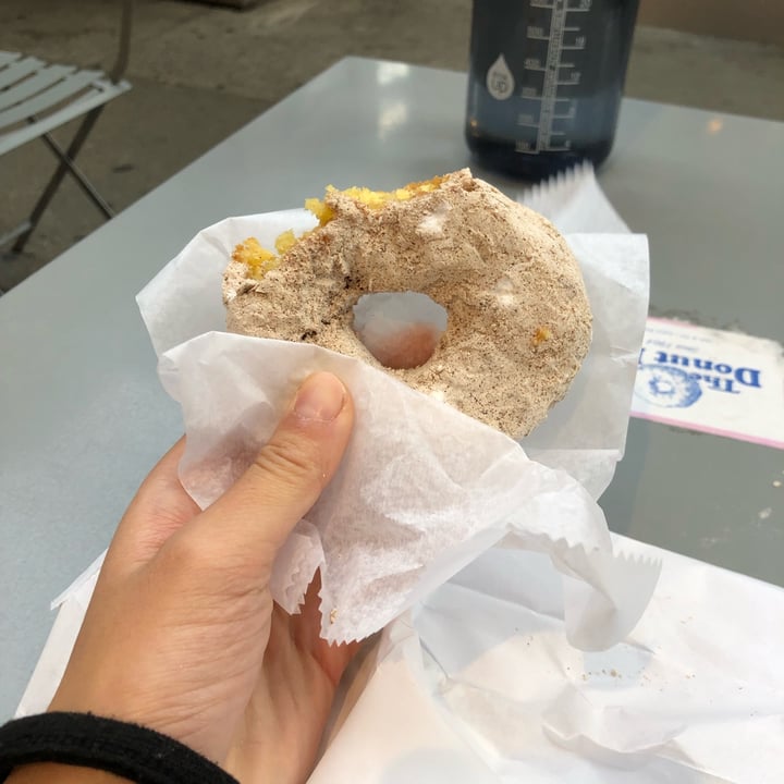 review photo of The Donut Pub Cinnamon Donut shared by @adalea on 15 Nov 2021 - review