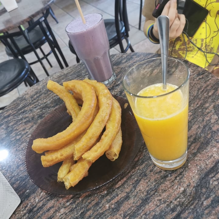 review photo of Cafetería La Imparcial Desayuno (Smoothie Vegetal Y Churros) shared by @vegananyi on 15 Sep 2022 - review