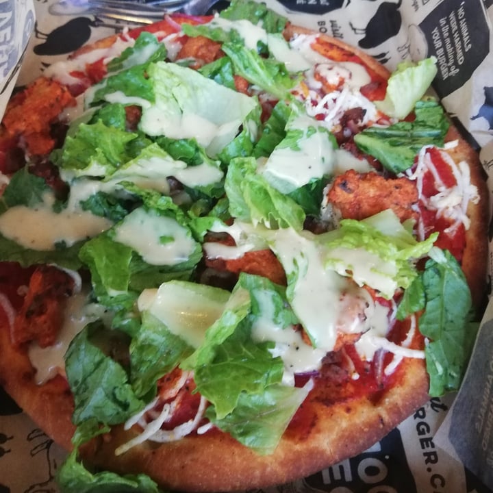 photo of Boon Burger Cafe Spicy Chickun Ceasar Peace-za shared by @svraphael88 on  18 Sep 2020 - review