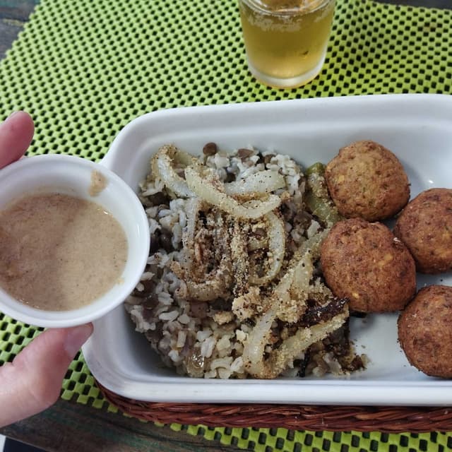 Photo of the dish “arroz com lentilha e falafel”