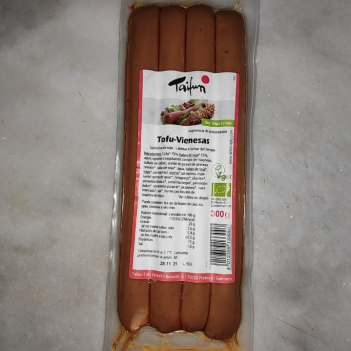 review photo of Taifun Tofu Vienesas shared by @vegansaturn on 13 Oct 2021 - review