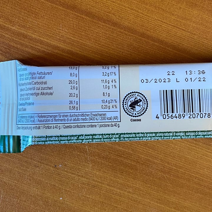 review photo of Vemondo vegan protein bar cookies & cream shared by @chubbybunny on 24 Aug 2022 - review