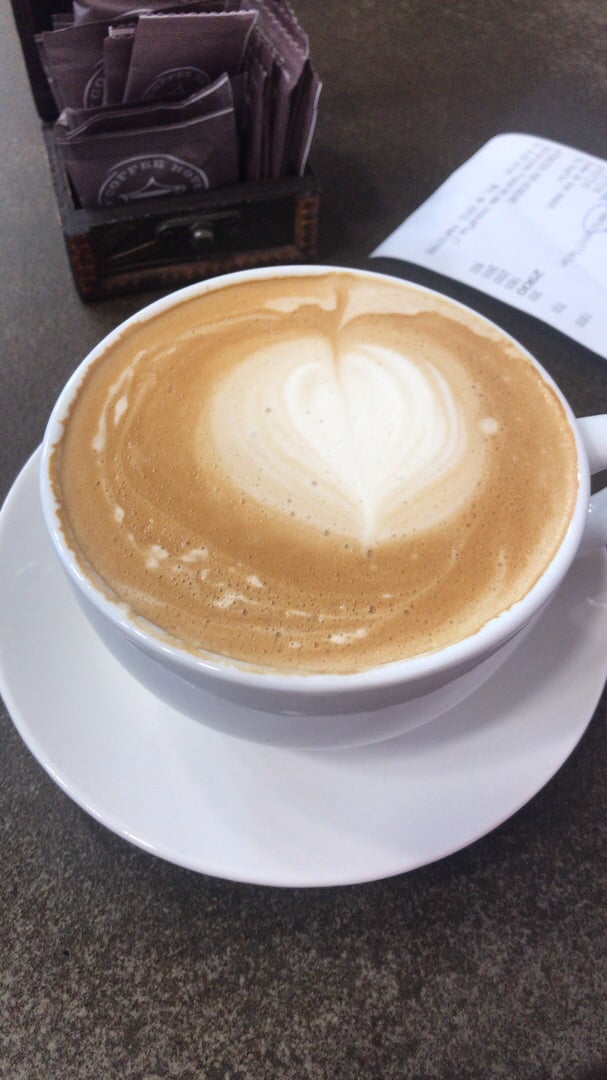 photo of D'Coffee House Latte Con Leche De Almendras shared by @isincarne on  01 Mar 2020 - review