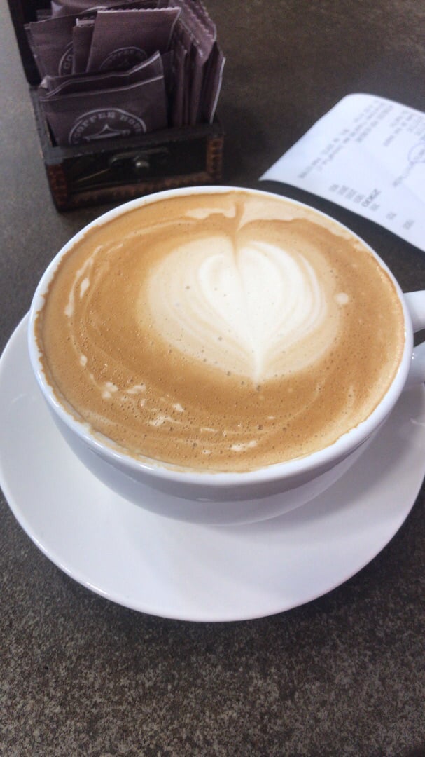 review photo of D'Coffee House Latte Con Leche De Almendras shared by @isincarne on 01 Mar 2020 - review