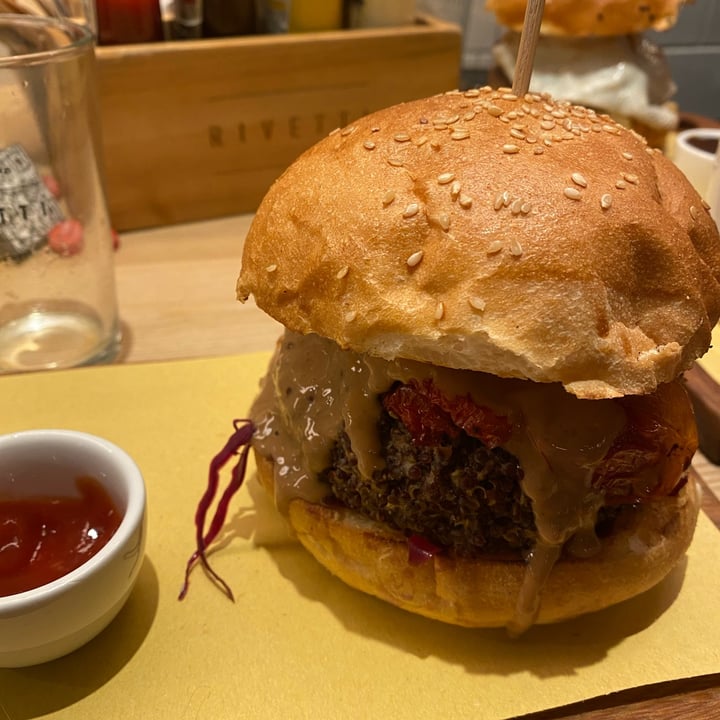 review photo of Rivetti Cafè Burger Satay shared by @abveg on 30 Oct 2022 - review
