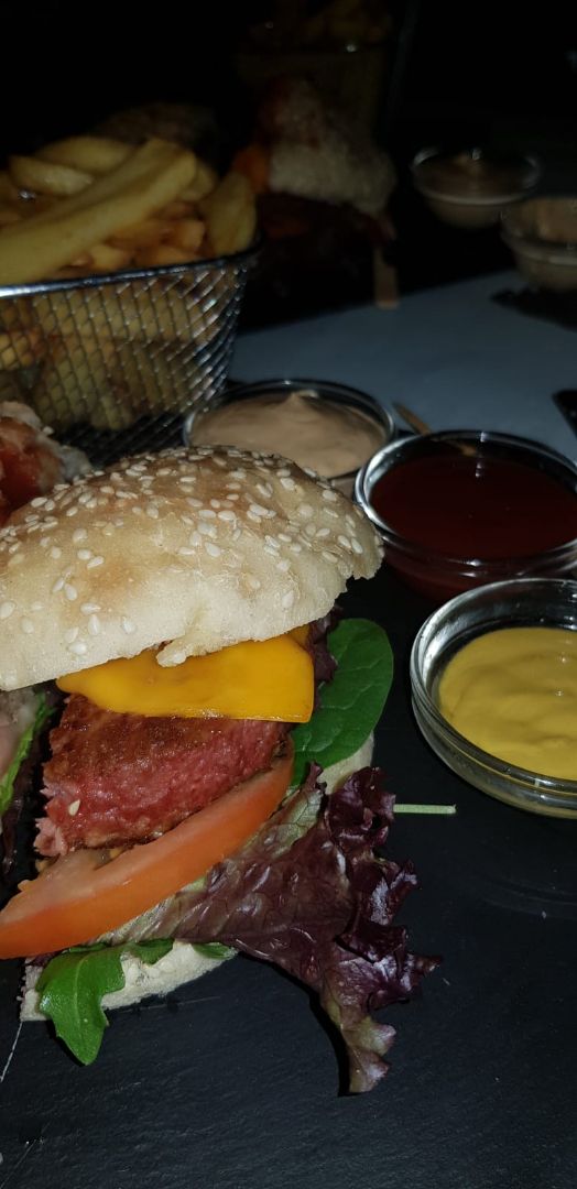 photo of my lola vegan food Burger shared by @irune on  05 Jan 2020 - review