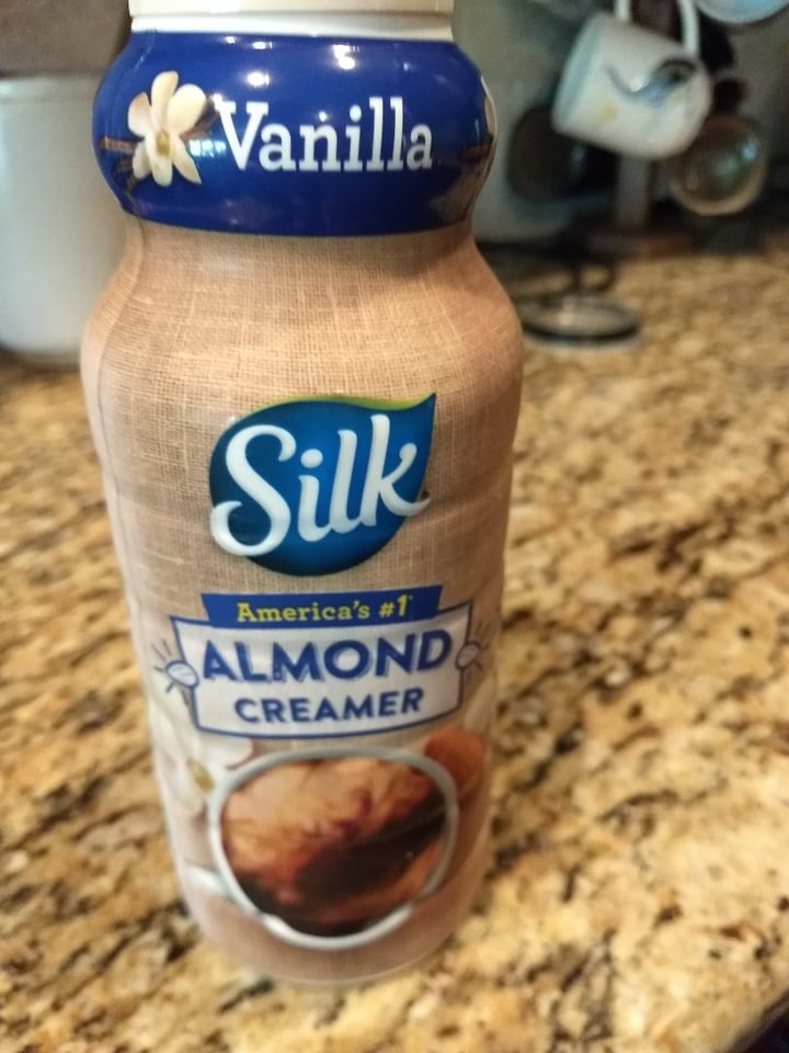 photo of Silk Silk almond creamer Vainilla shared by @kmjefs on  26 Dec 2019 - review