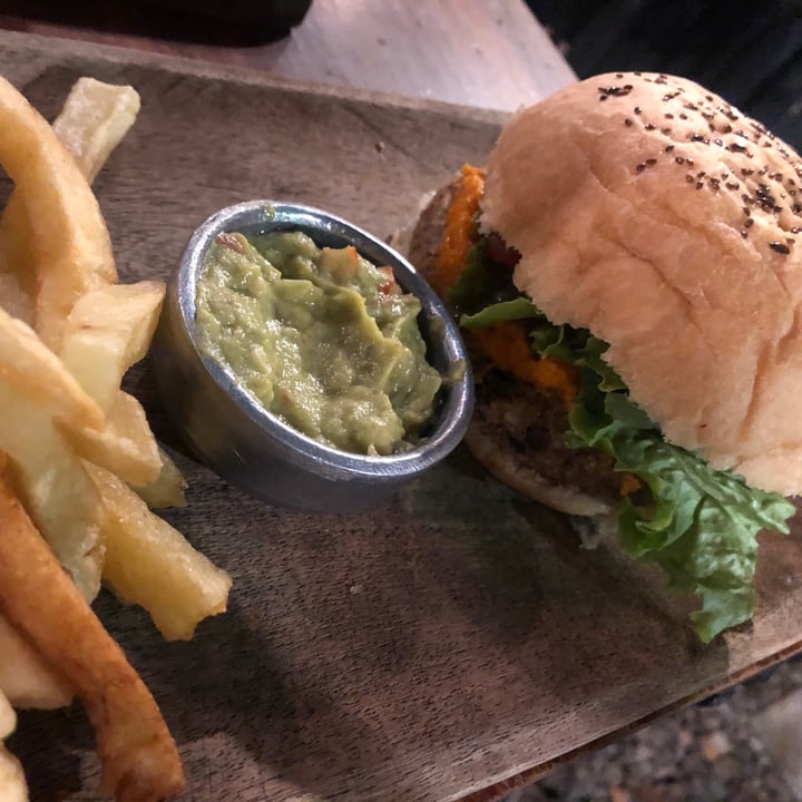 photo of Castilla - Jardin Cervecero Hamburguesa Vegana shared by @mayarnaldo on  26 Sep 2021 - review