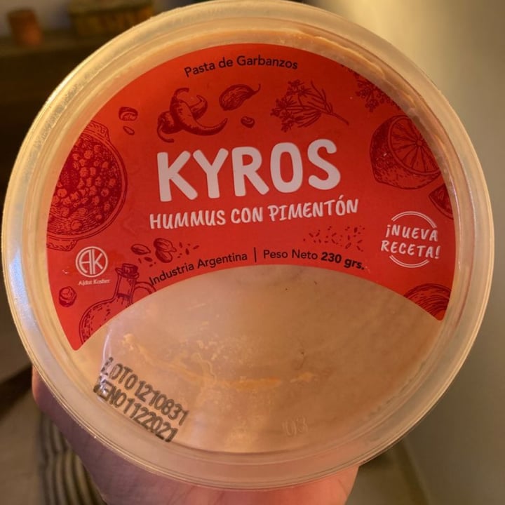 photo of Kyros Hummus con Pimentón shared by @kacerutti on  03 Oct 2021 - review