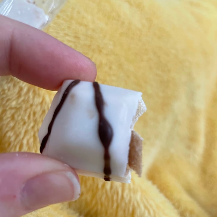 photo of LoveRaw Cre&m Wafer Bar White Choc shared by @lavievegetale on  29 May 2021 - review