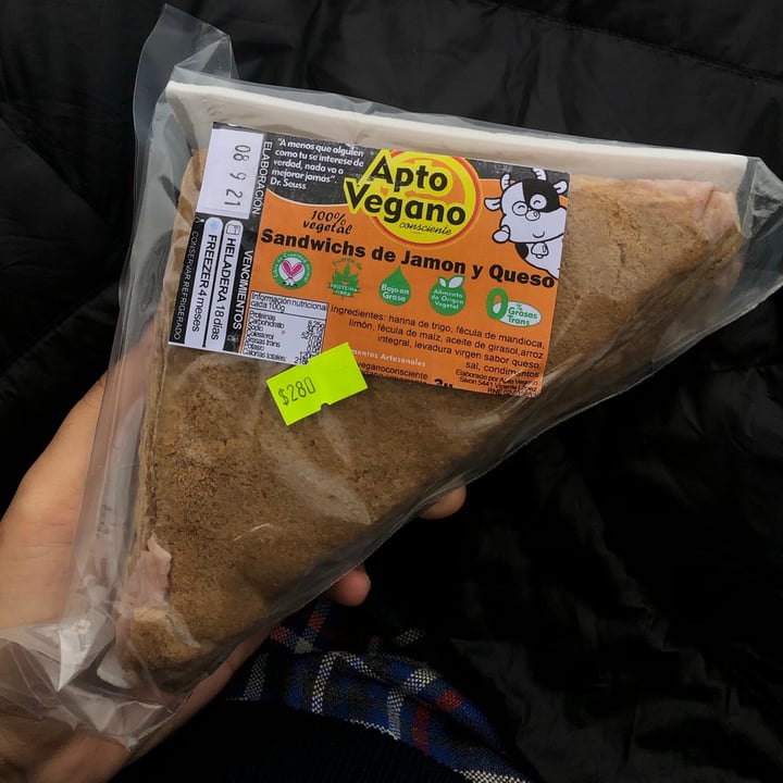 review photo of Apto Vegano Consciente Sandwich de Jamón y Queso shared by @camitaaboada on 11 Sep 2021 - review