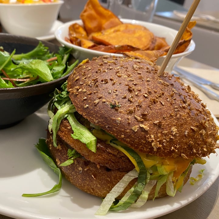 photo of Beet Crispy Burger shared by @bya on  28 Dec 2020 - review