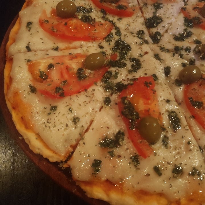 photo of Kuyen Cervecería Vegana Pizza Muzarella shared by @noeschulz on  15 Oct 2022 - review