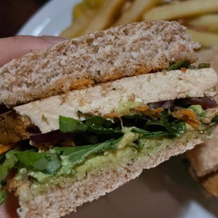 photo of Clover Cervecería Sandwich De Tofu shared by @valenequiza on  16 Aug 2021 - review
