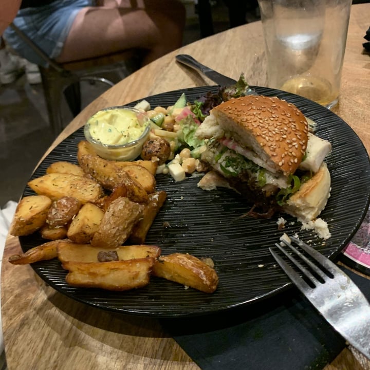 photo of L'Embargo Burger Auvergnat shared by @sevoya on  12 Oct 2021 - review