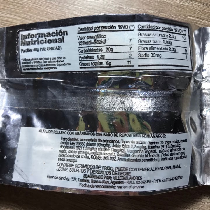 photo of Veggie Break Alfajor Vegano Relleno con Arándanos shared by @donfrancoli on  08 Jul 2021 - review