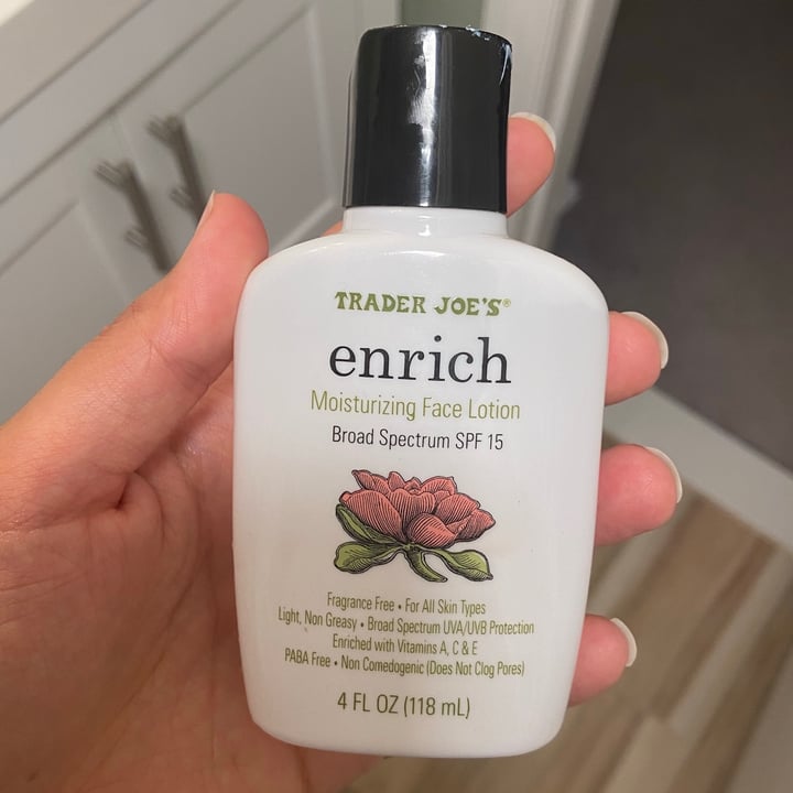 photo of Trader Joe's Moisturizing face lotion shared by @crandazzo on  19 Jul 2021 - review