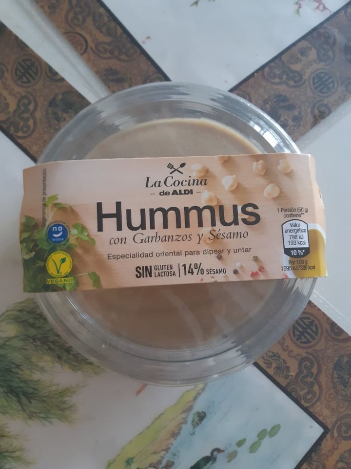 photo of ALDI Hummus (Natural) shared by @pablopal97 on  03 Aug 2019 - review