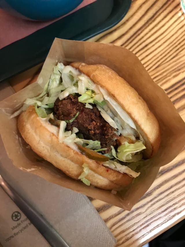 菜肴“Fried Chick’Un Sandwich”的照片