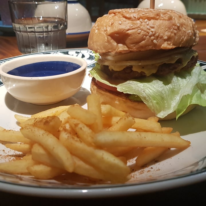 photo of Củ và Rễ - A Vegan Restaurant Beyond Burger Classic style shared by @transit-future on  16 Dec 2020 - review