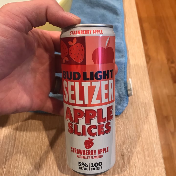 photo of Budweiser  Bud Light Seltzer apple slices strawberry-apple shared by @billysnow on  28 Oct 2022 - review
