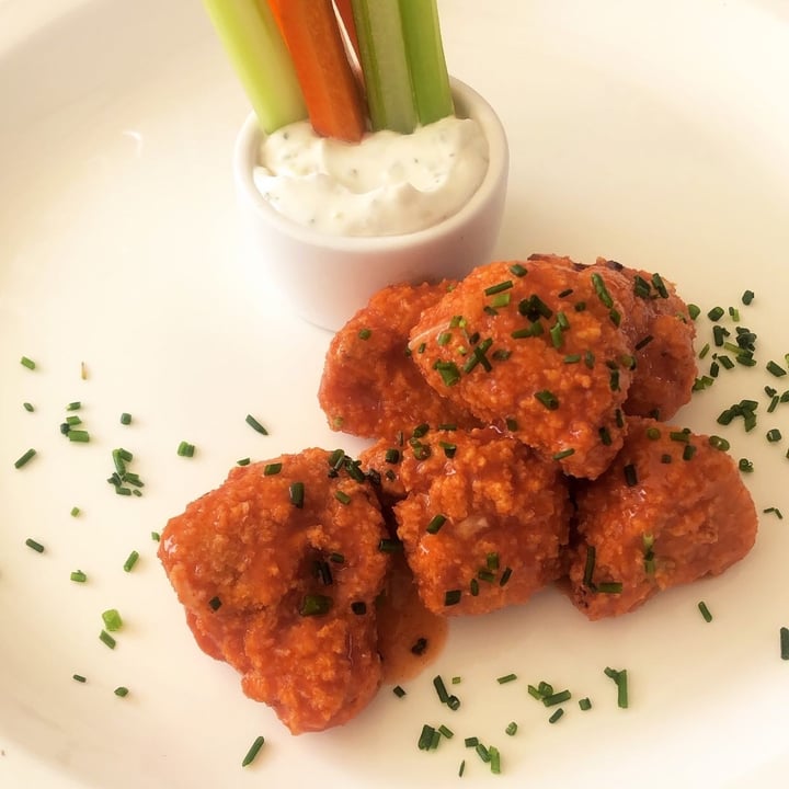 photo of Off The Grid Restaurant Buffalo cauliflower shared by @veronicaguerr on  19 Apr 2021 - review
