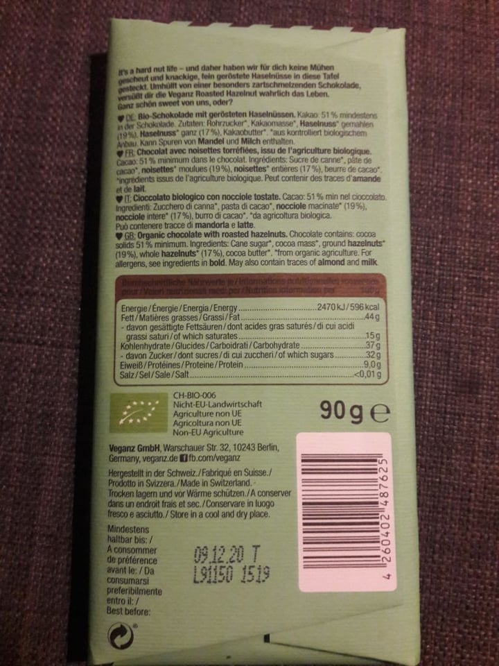 photo of Veganz Chocolate Roasted Hazelnut shared by @hamburgerdeern91 on  15 Feb 2020 - review