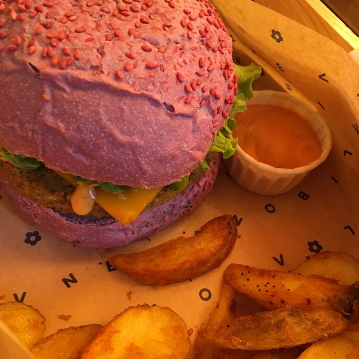 photo of Flower Burger Cherry bomb shared by @occhiverdinelmirino on  27 Mar 2022 - review