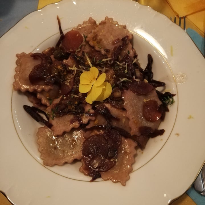 review photo of Amaranto Bistrot Ravioli vegani con verdure saltate in salsa di soya e spezie shared by @veggiulia on 13 Apr 2022 - review
