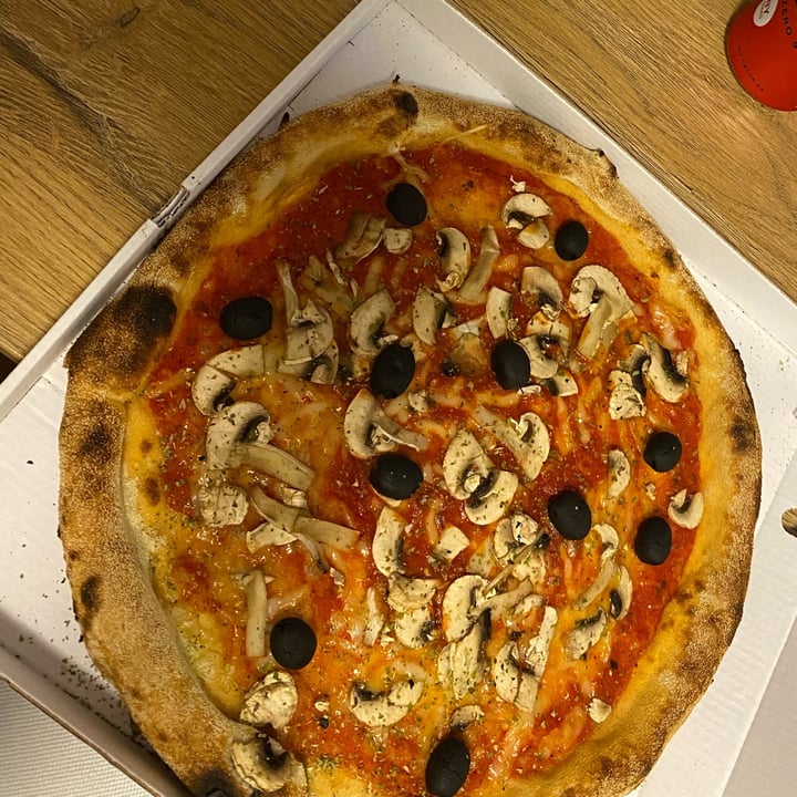 photo of Molini Pizza Zug Funghi Vegan shared by @annamansueto on  18 May 2022 - review
