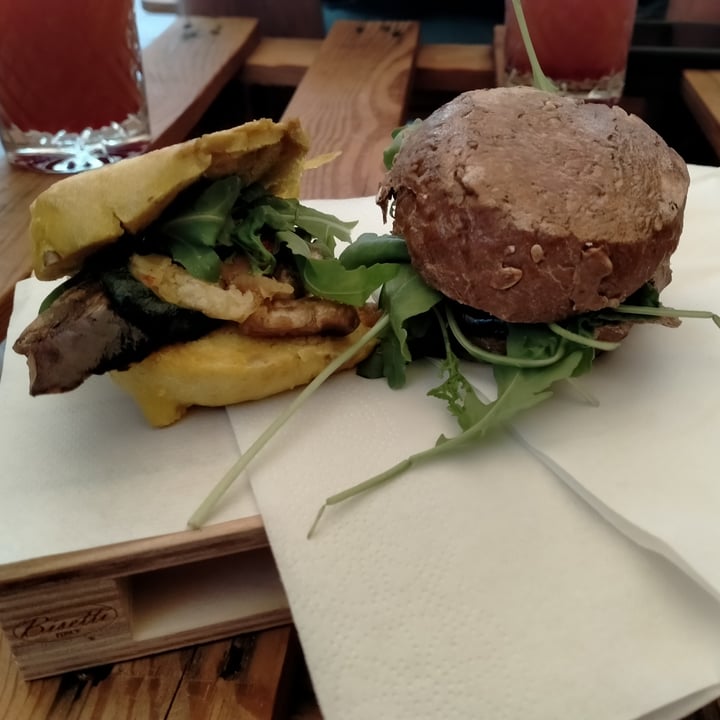 review photo of Pacciochì Panini Vegani shared by @simonateatro on 13 Sep 2022 - review