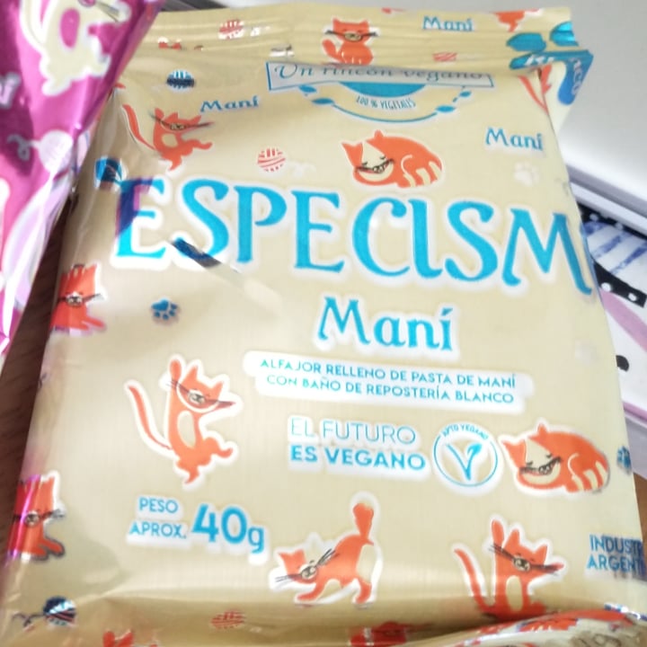 review photo of Un Rincón Vegano Especismo Cero Alfajor Relleno De Mani Con Baño De Repostería Blanco shared by @camilaferrari on 13 May 2021 - review