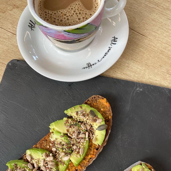 photo of Cafe Healthy Tostada De Aguacate Y Tomate En Pan De Centeno Y Café Con Leche De Soja shared by @veganagram on  21 Sep 2022 - review