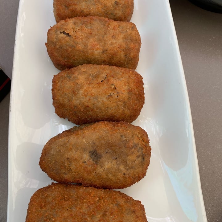 photo of Pura Vida Vegan Bar (Santa y Pura) Croquetas shared by @nrabaneda on  30 Apr 2022 - review