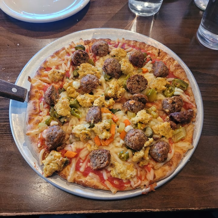 photo of Pizza Lucé Roseville Vesuvio Pizza- Vegan shared by @gretchens on  09 Apr 2022 - review