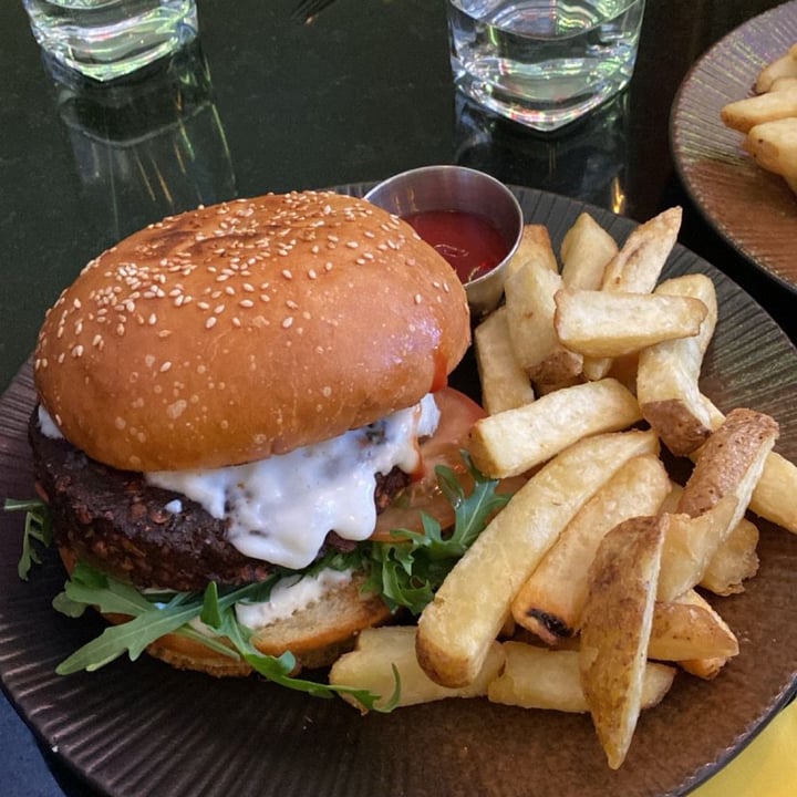 review photo of Veginity Cheese Burger shared by @pairali on 04 Apr 2022 - review