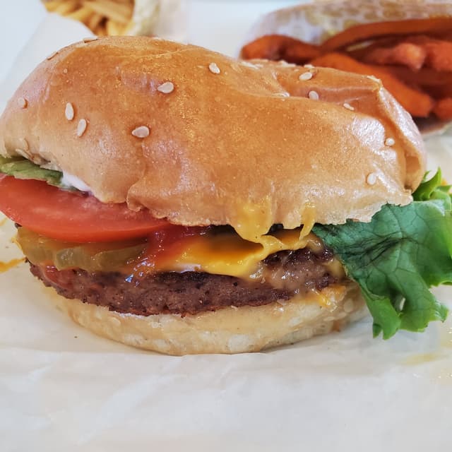 Foto del piatto “Classic Deluxe Burger”