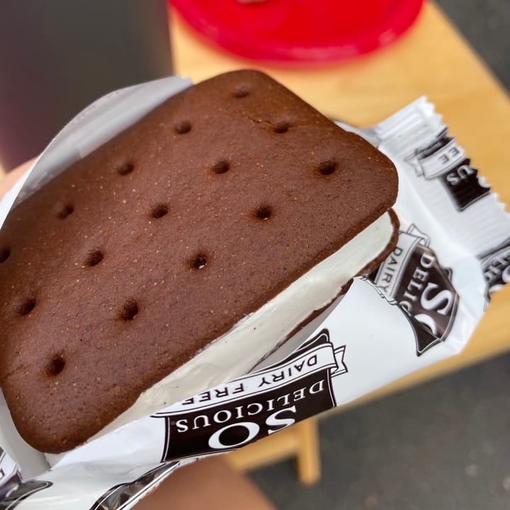 photo of So Delicious Dairy Free Sandwiches Vanilla Bean Coconutmilk Ice Cream shared by @julialcaputo on  16 Aug 2020 - review