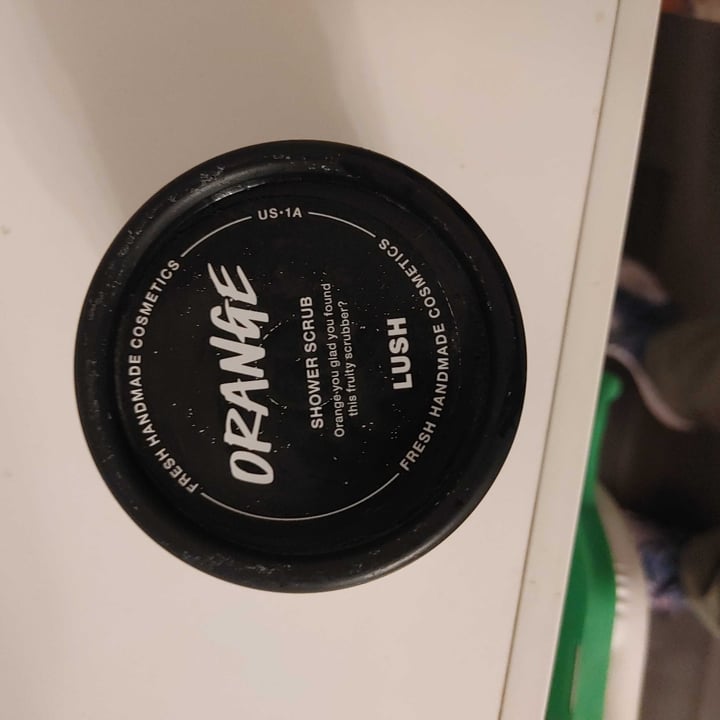 review photo of LUSH Fresh Handmade Cosmetics Watermelon Sugar Scrub Labbra shared by @jessica19 on 22 Nov 2021 - review