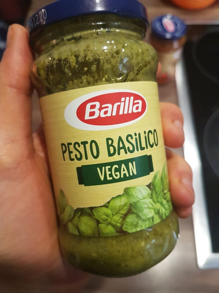 photo of Barilla Pesto Basilico Vegan shared by @olivfnzl on  01 Mar 2020 - review