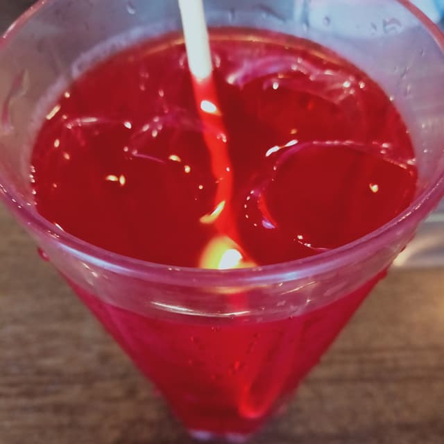 Foto del piatto “Rosewater With Paper Straw”