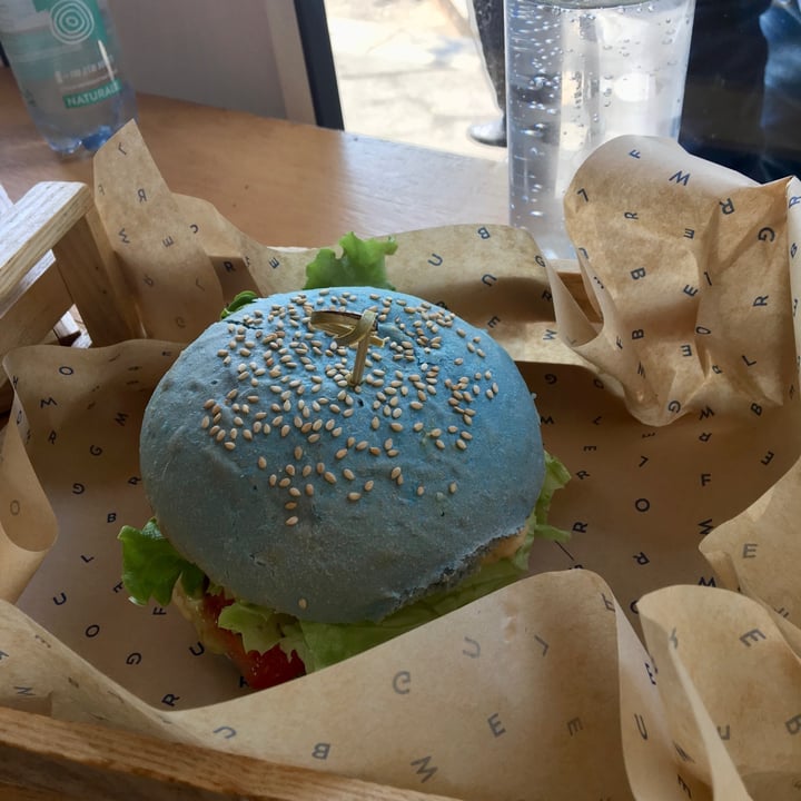 review photo of Flower Burger Burger 100% Vegan shared by @cricasti on 23 Nov 2022 - review